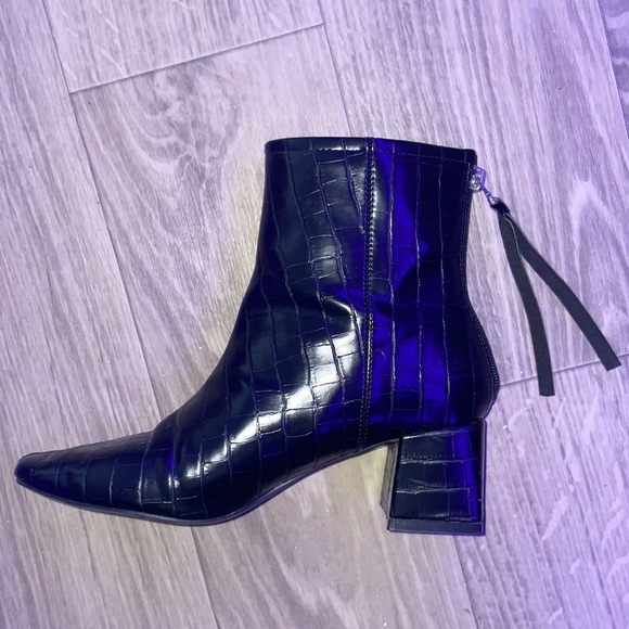 Faux croc black booties - Picture 4 of 6